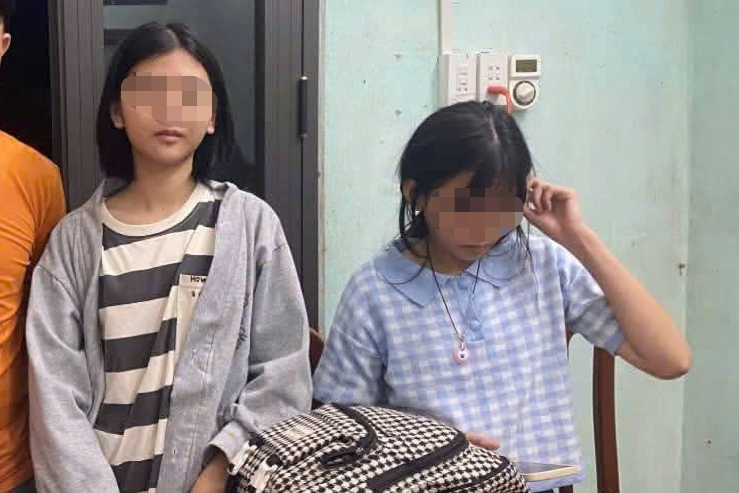 Hai chị em xin gia đình ra Hà Nội làm thêm rồi đột nhiên mất liên lạc