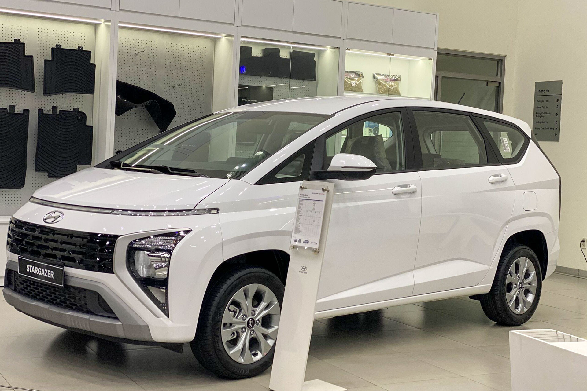 Hyundai Stargazer tieu chuan.jpg