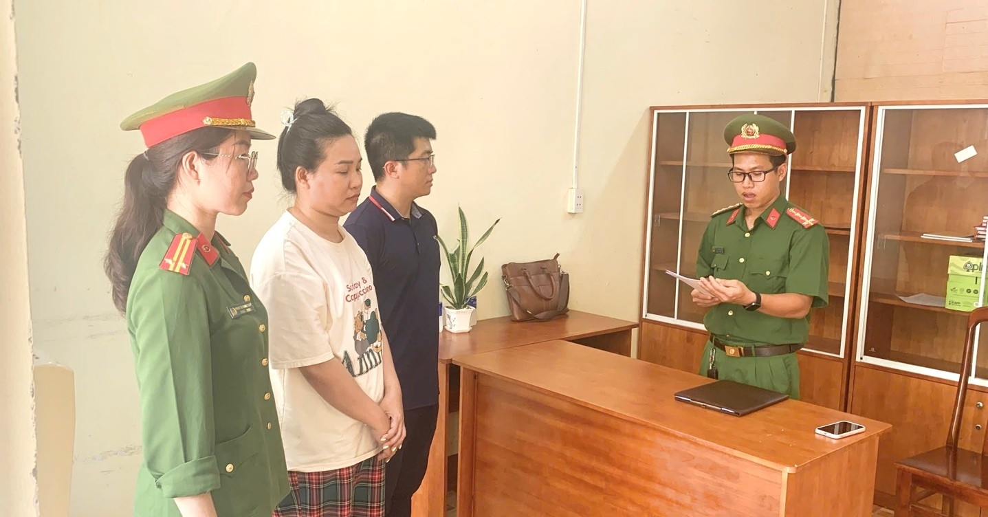 Nữ nhân viên &amp;apos;ôm&amp;apos; tiền công ty bỏ trốn, cắt liên lạc 5 năm rồi bị bắt ở Lâm Đồng