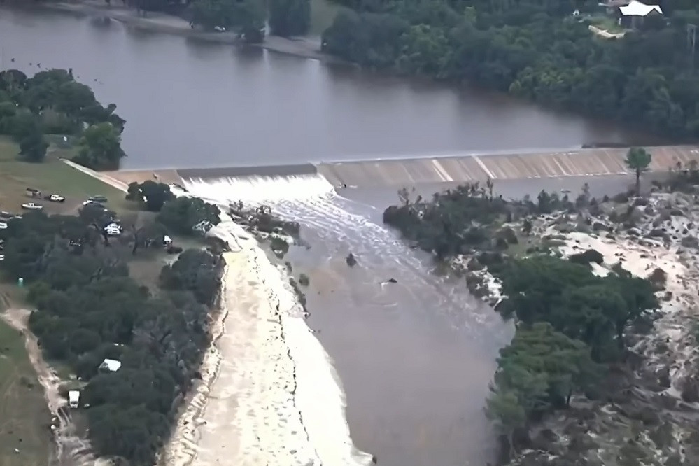 Ông Trump ban bố tình trạng thảm họa quy mô lớn vì lũ lụt ở Texas