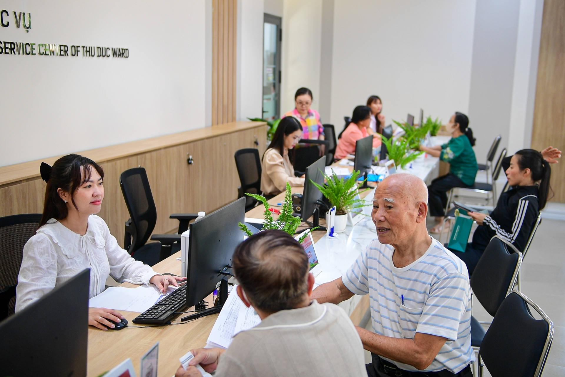 Tiếp nhận người không chuyên trách làm công chức khi đủ tiêu chuẩn