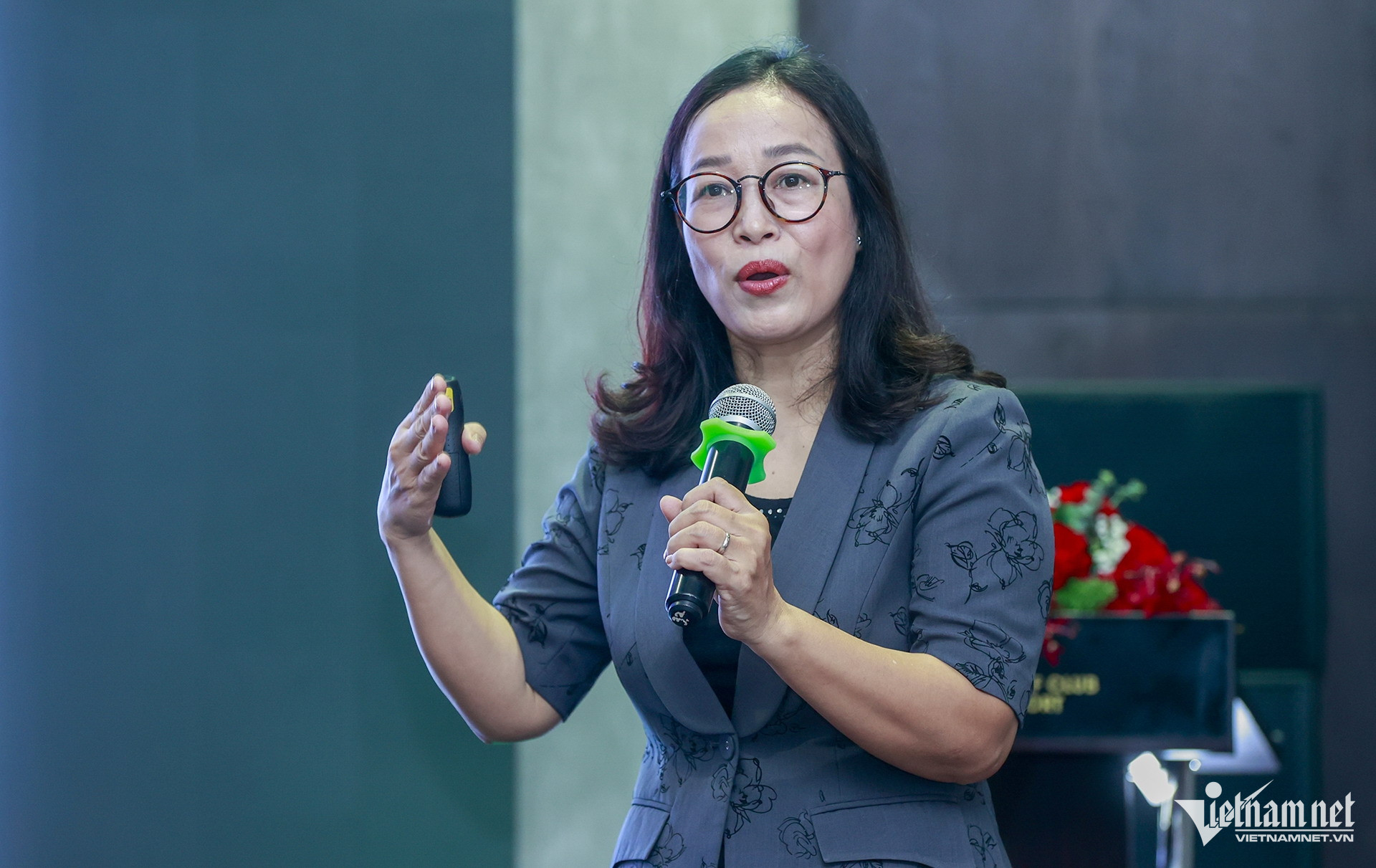 W-Ba Thu Ban Ton giao CP.jpg