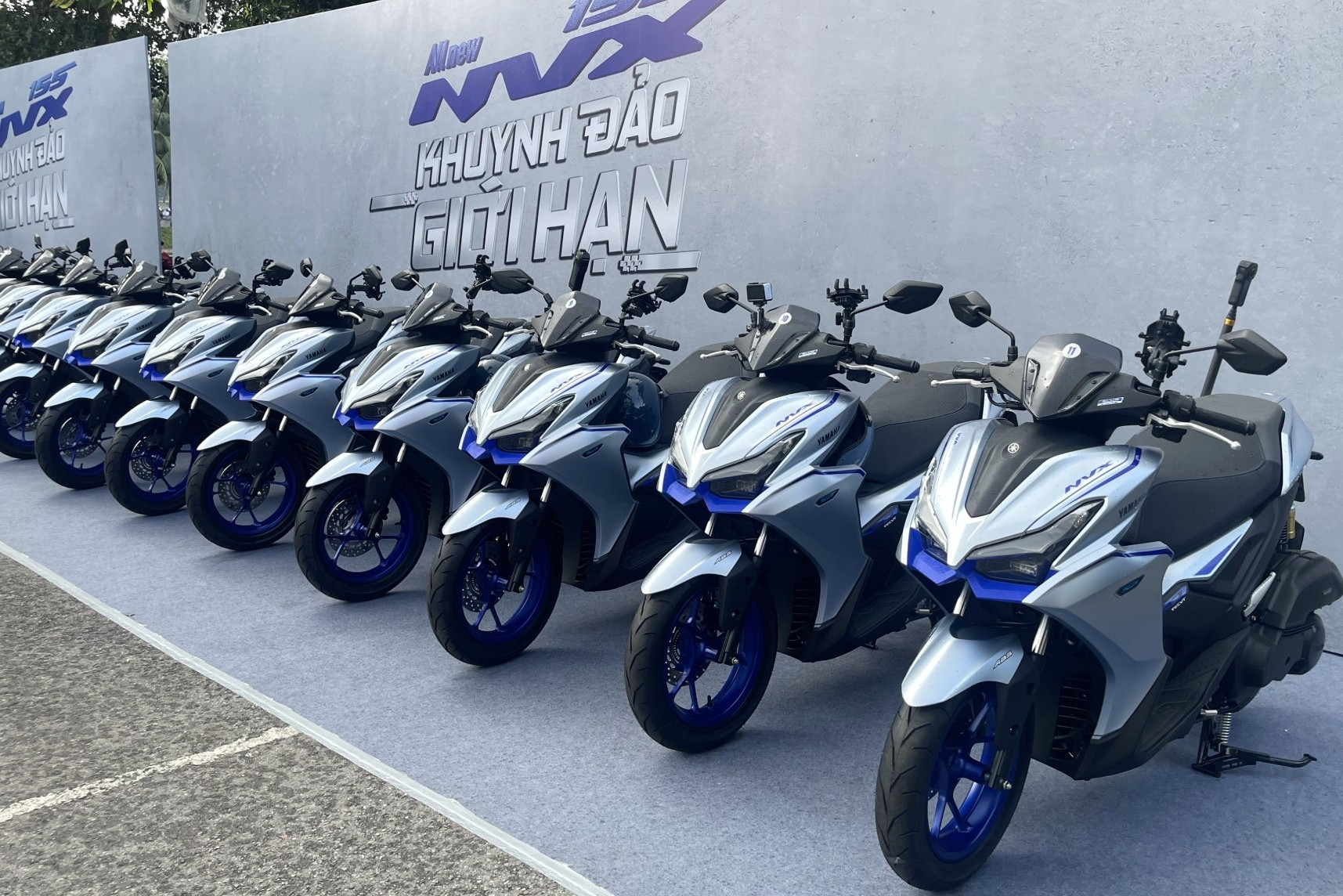 Xe máy mới ùn ùn đổ về đại lý, giá bán còn giảm sâu trong những tháng tới