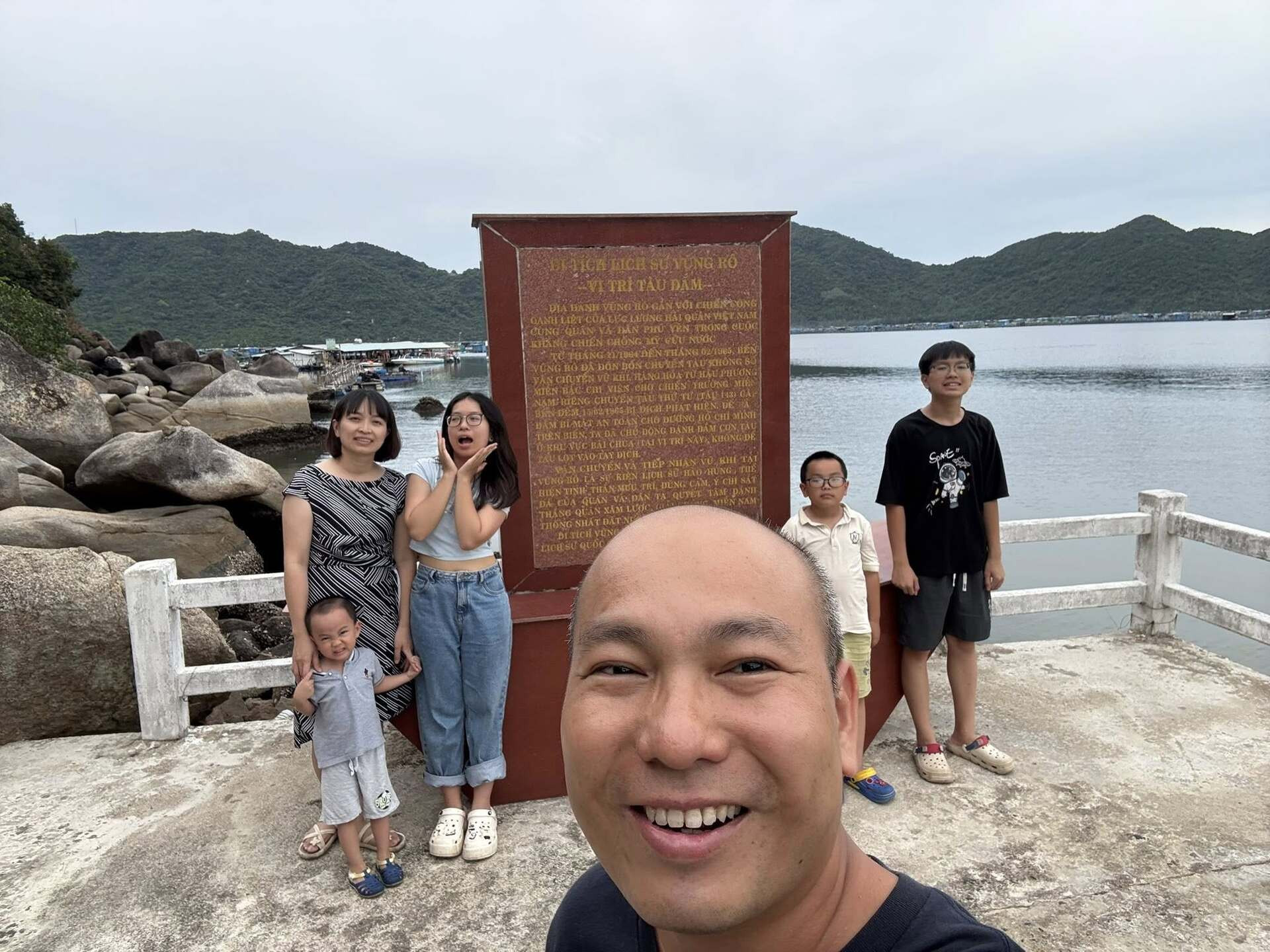 xuyên việt trại hè