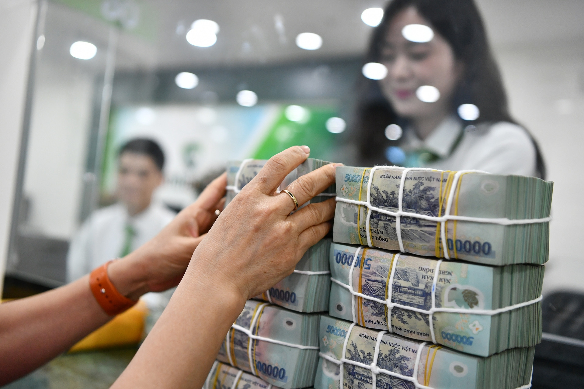 Lãi suất ngân hàng hôm nay 8/7/2025: Bất ngờ mức cao nhất tiền gửi kỳ hạn 12 tháng
