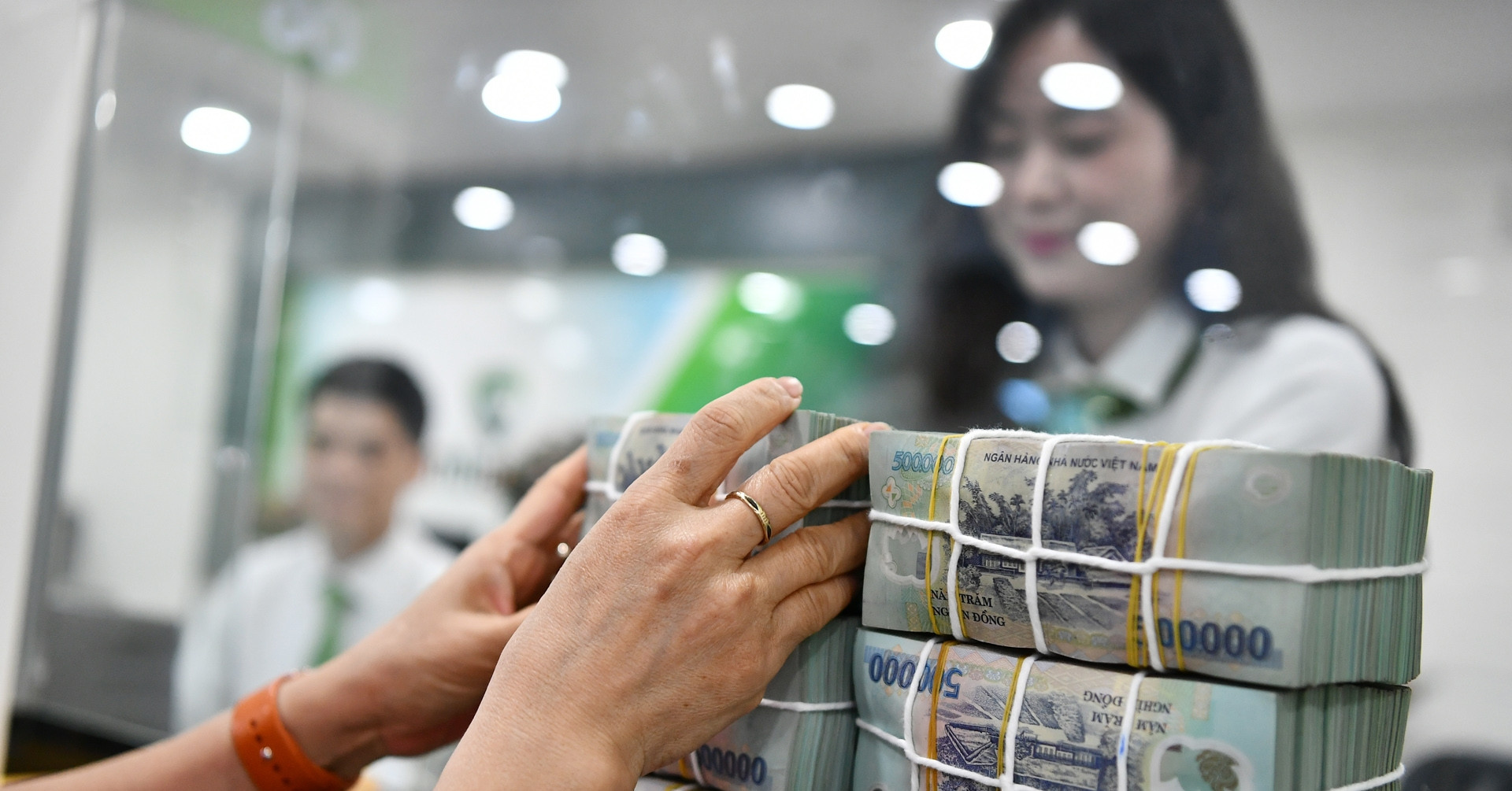 Lãi suất ngân hàng hôm nay 8/7/2025: Bất ngờ mứ...