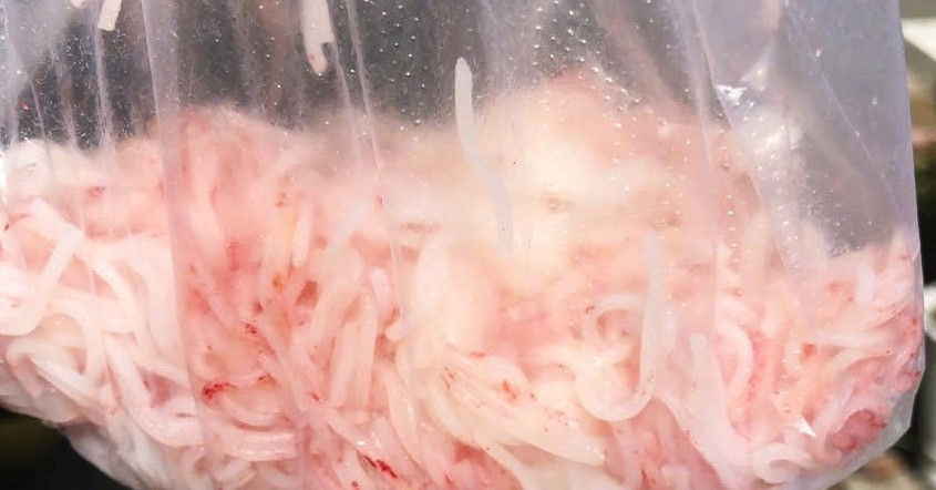 Bún mua về ăn đổi màu đỏ, Đà Nẵng xử lý ra sao?