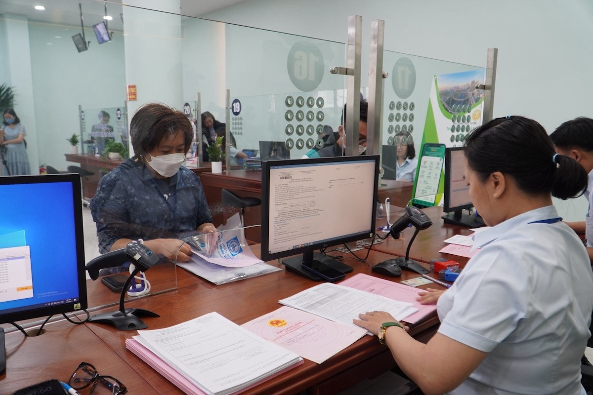 Các thủ tục đất đai tại TPHCM giải quyết ở cấp xã, bao gồm cấp 'sổ đỏ'