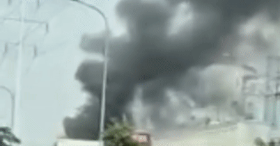 Lửa bao trùm thiêu rụi 5 phòng trọ sát đường lớn ở TPHCM