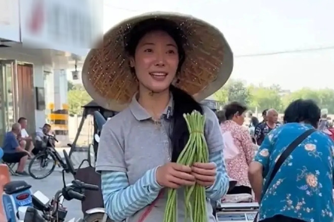 Người phụ nữ bán đậu phụ bỗng ‘nổi như cồn’, phía sau là chuyện cảm động
