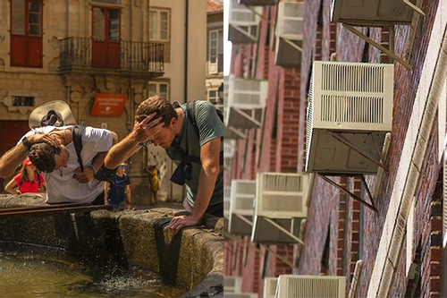 Nóng như đổ lửa khi hè về, vì sao điều hòa vẫn là 'của hiếm' ở châu Âu?