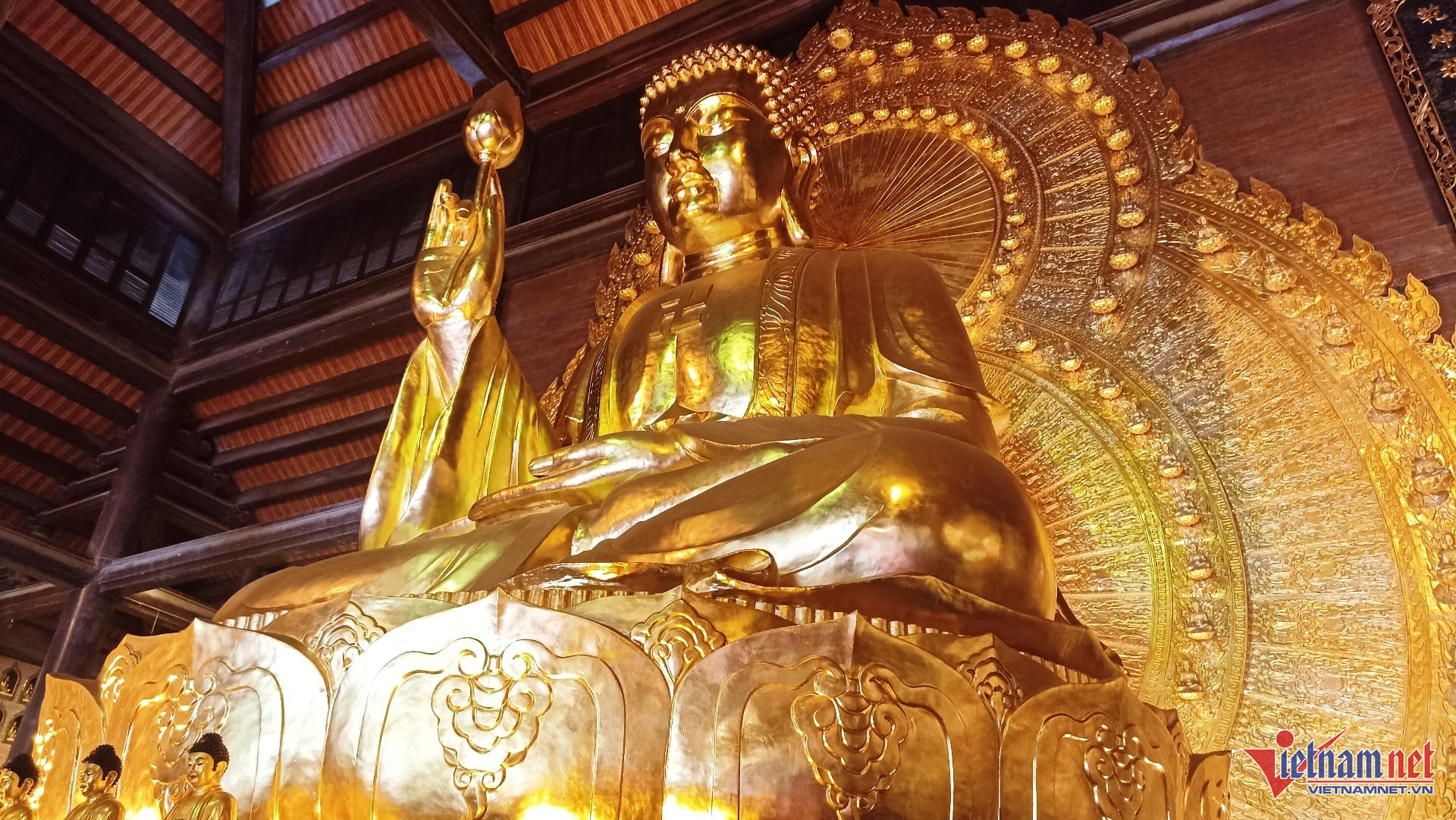 W-tượng phật 4.jpeg