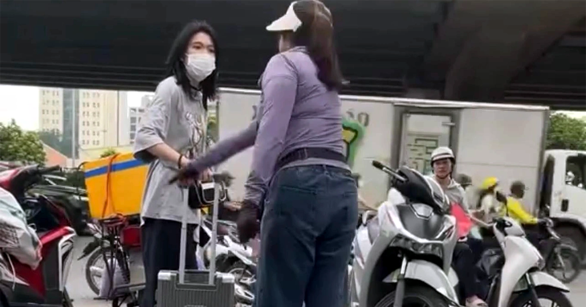 Xử phạt người bán trà đá đuổi cô gái đứng trên vỉa hè ở Hà Nội