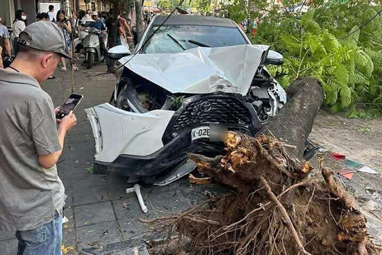 Bản tin chiều 9/7: Vụ ô tô tông loạt xe ở Hà Nội: Người đàn ông 40 tuổi tử vong