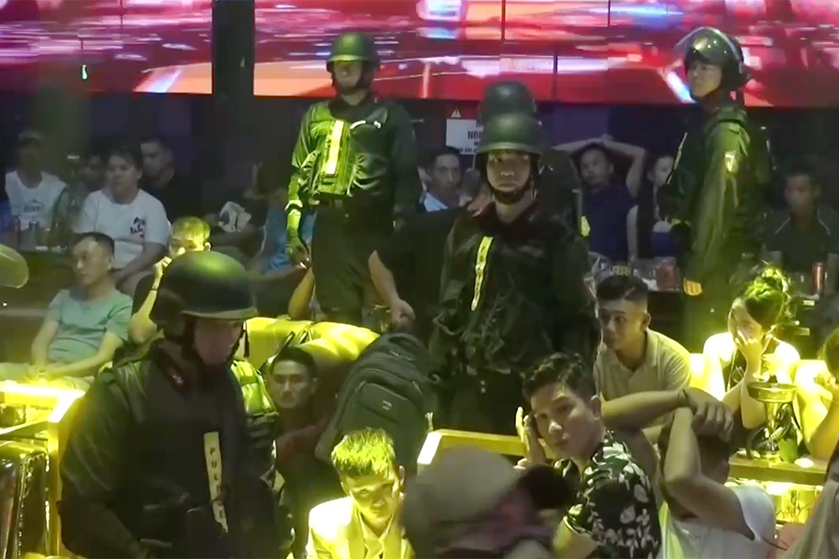 Đột kích loạt quán bar ở TPHCM, phát hiện hàng trăm dân chơi ma tuý