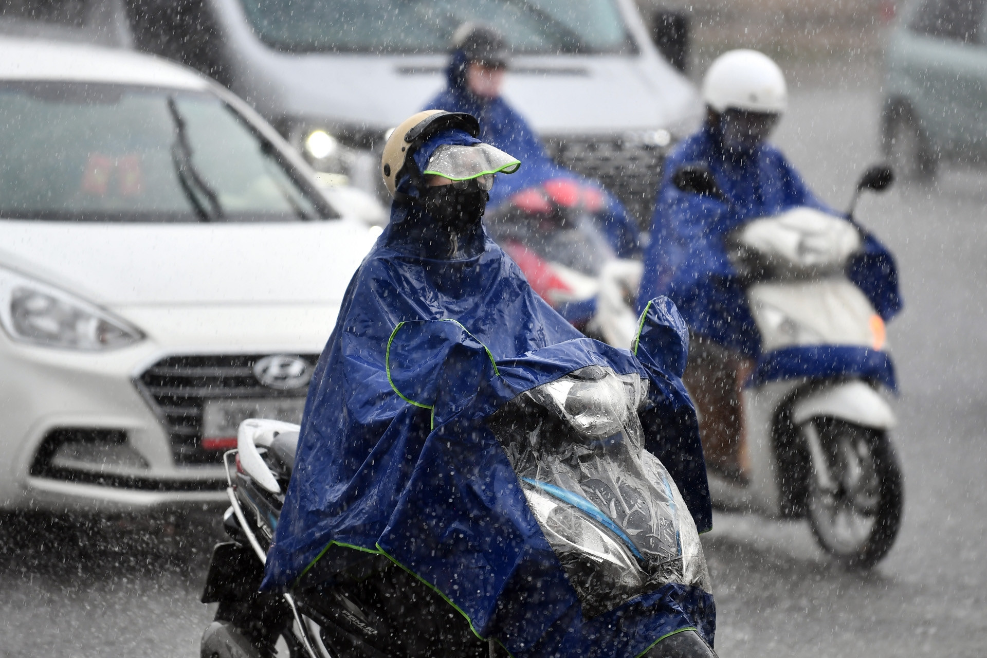 Dự báo thời tiết 10 ngày tới: Miền Bắc mưa lớn đến 300mm, Hà Nội giảm liền 4 độ