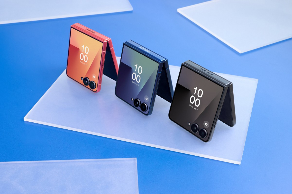 Galaxy Z Flip7 ra mắt: Mỏng hơn, pin lớn hơn, có cả bản FE giá rẻ
