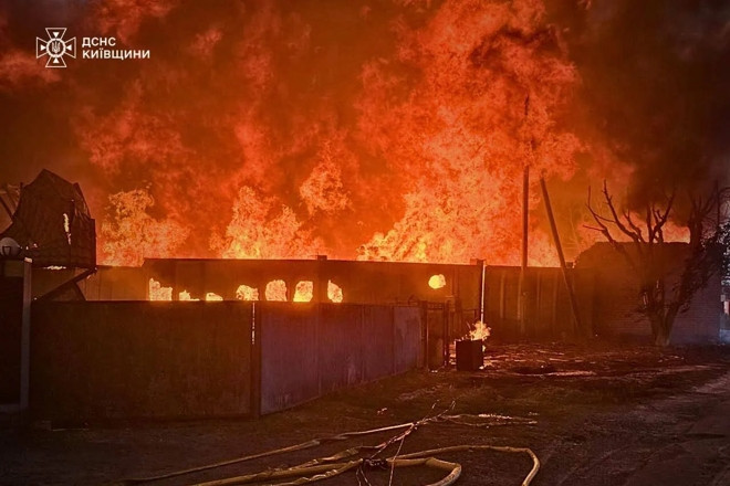 Hiện trường rực lửa ở Ukraine sau khi Nga phóng số tên lửa và UAV kỷ lục