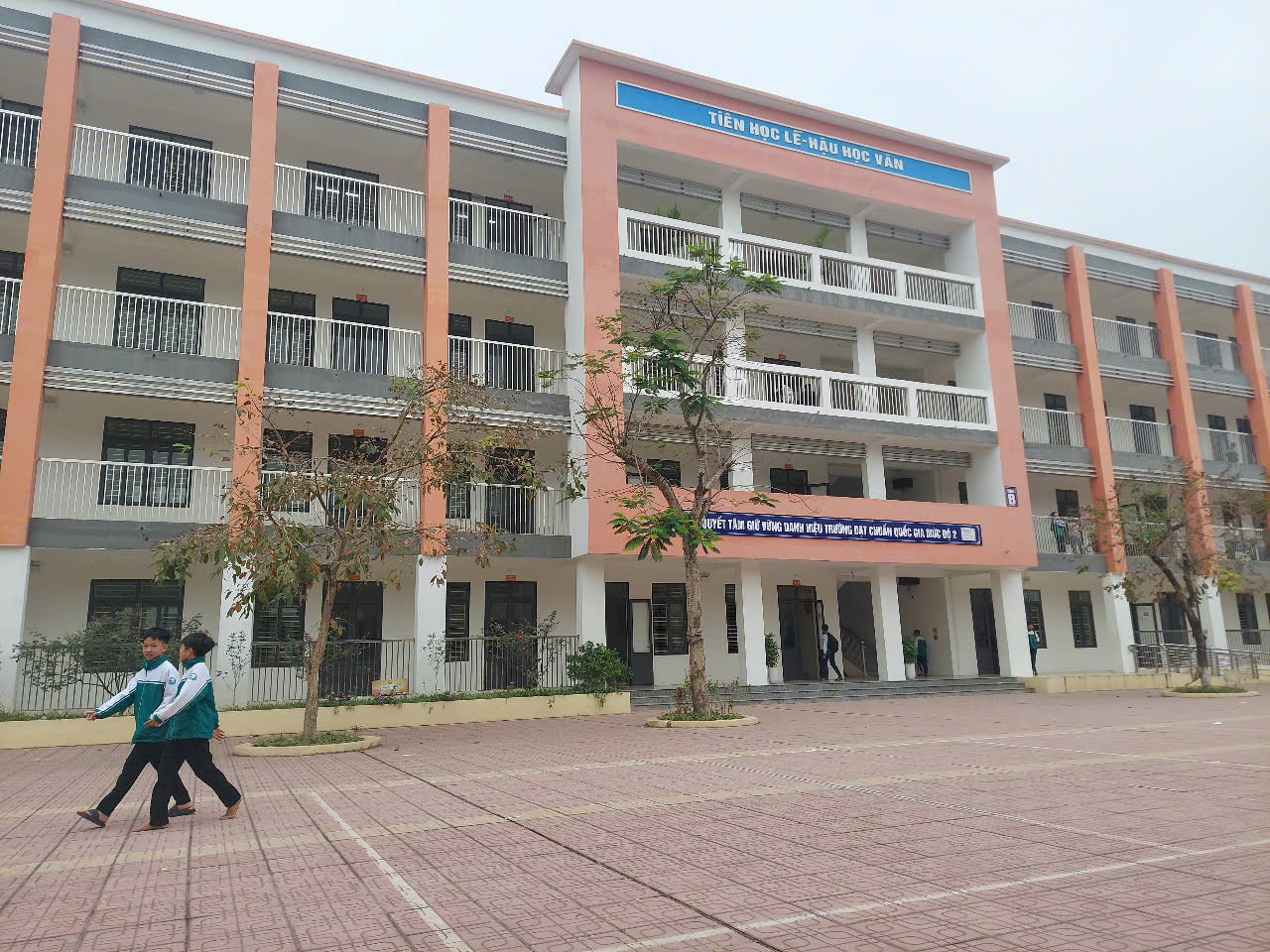 hoc sinh tieu hoc.jpeg