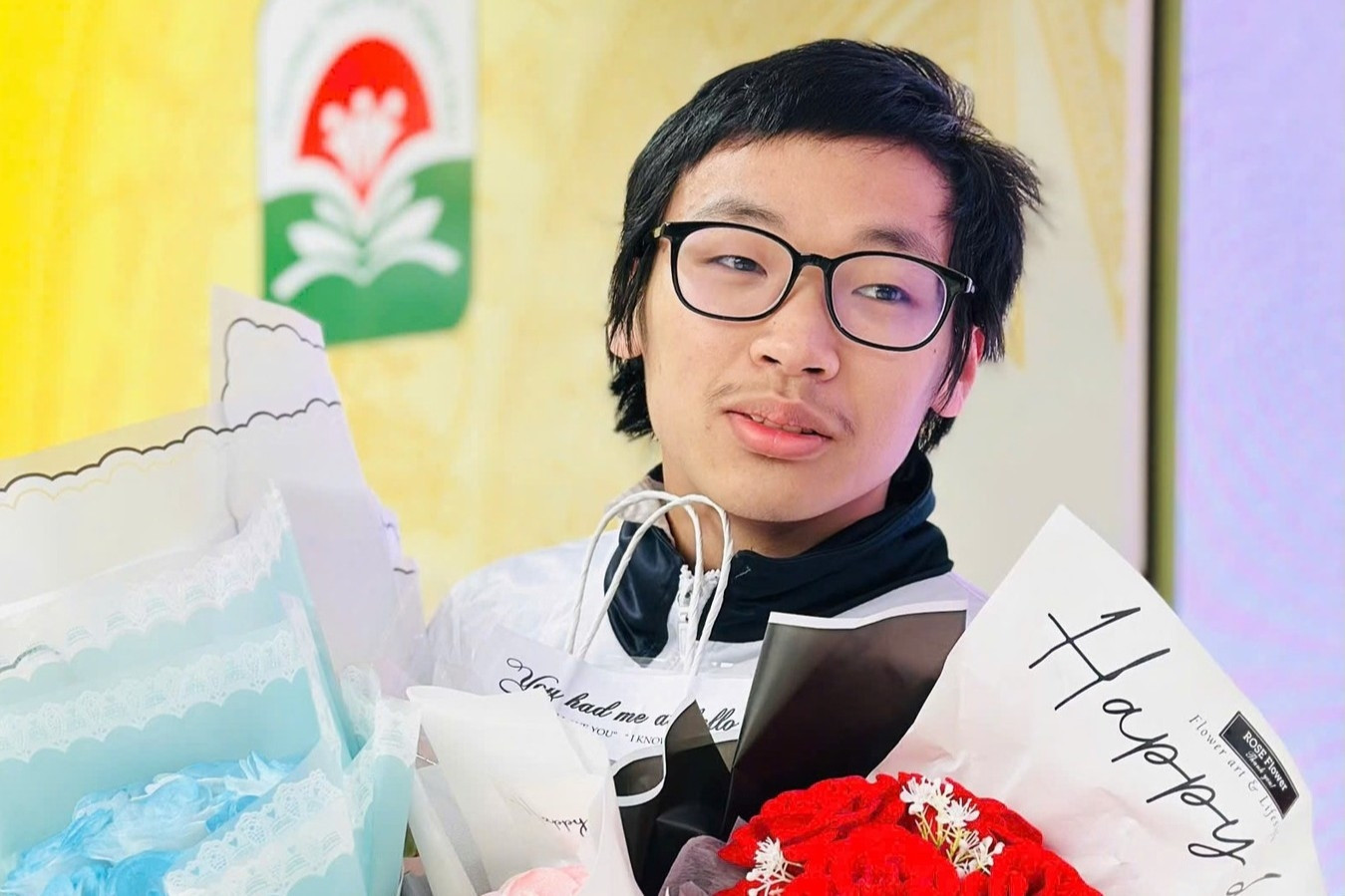 Nam sinh đưa em đến điểm thi nhờ người trông hộ đã trúng tuyển lớp 10 trường top