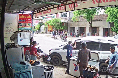Người đàn ông ở Nghệ An xử lý 'nhanh như chớp', cứu lái xe nghi đột quỵ giữa đường