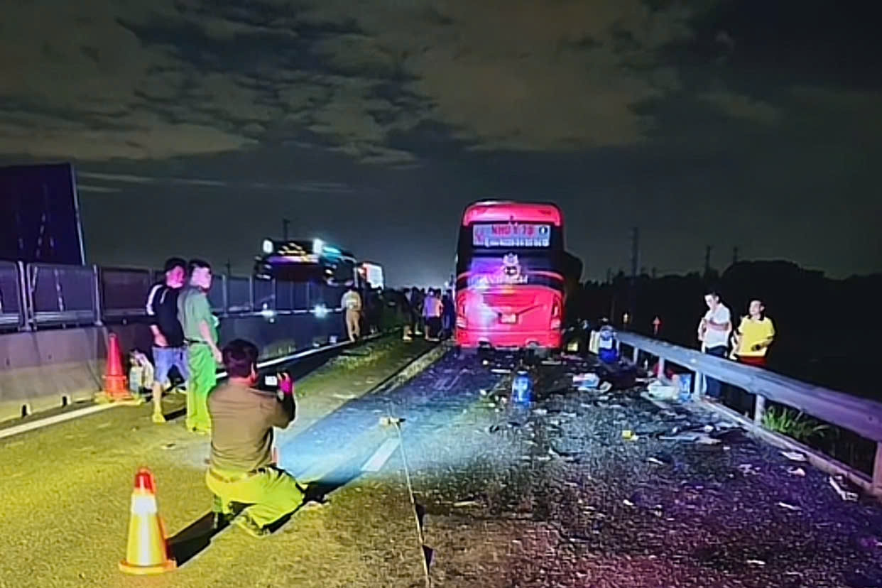 Nguyên nhân ban đầu vụ 2 xe giường nằm tông nhau trên cao tốc, 3 người tử vong