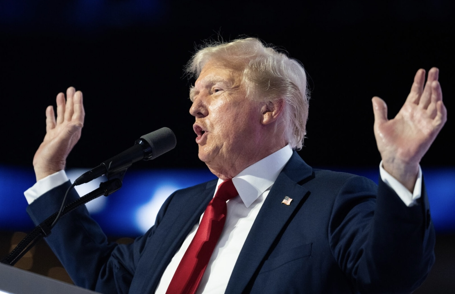 Ông Trump nói 'thất vọng' về ông Putin, hứa gửi 10 tên lửa Patriot cho Ukraine