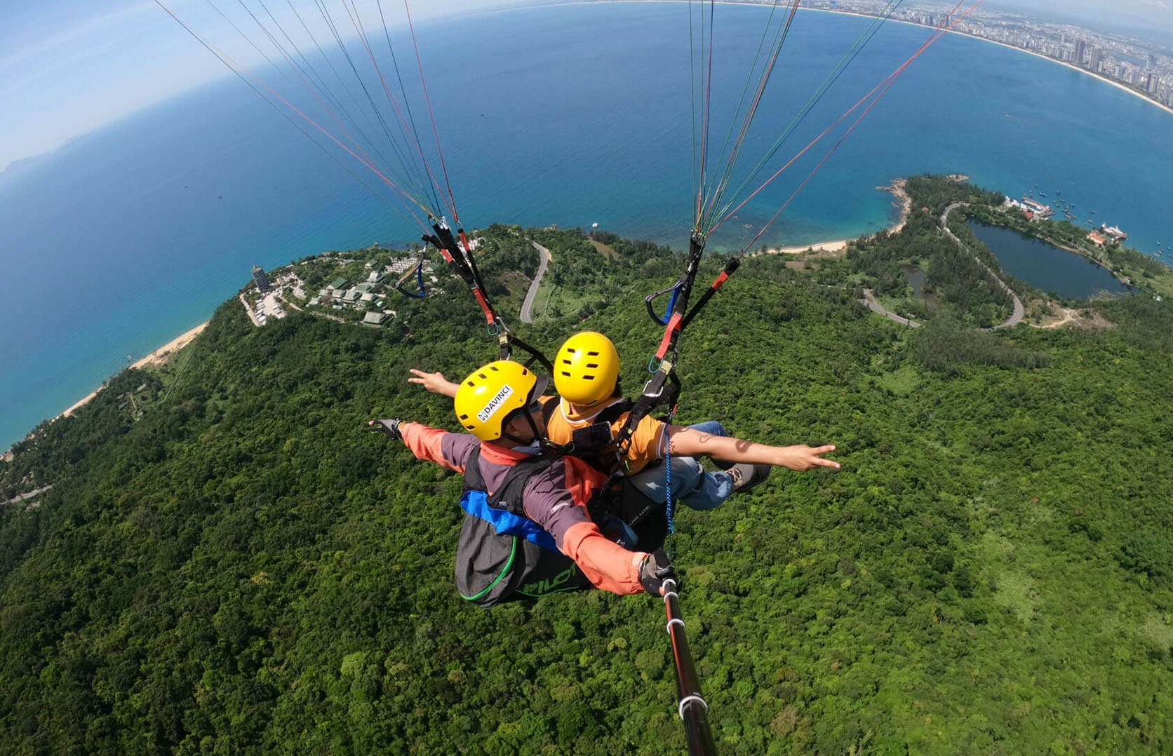 Tạm dừng bay dù lượn ở bán đảo Sơn Trà sau sự cố du khách rơi tử vong