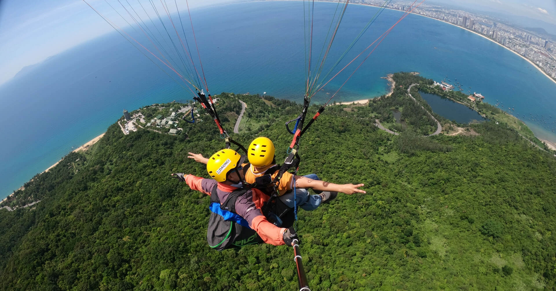 Tạm dừng bay dù lượn ở bán đảo Sơn Trà sau sự cố du khách rơi tử vong