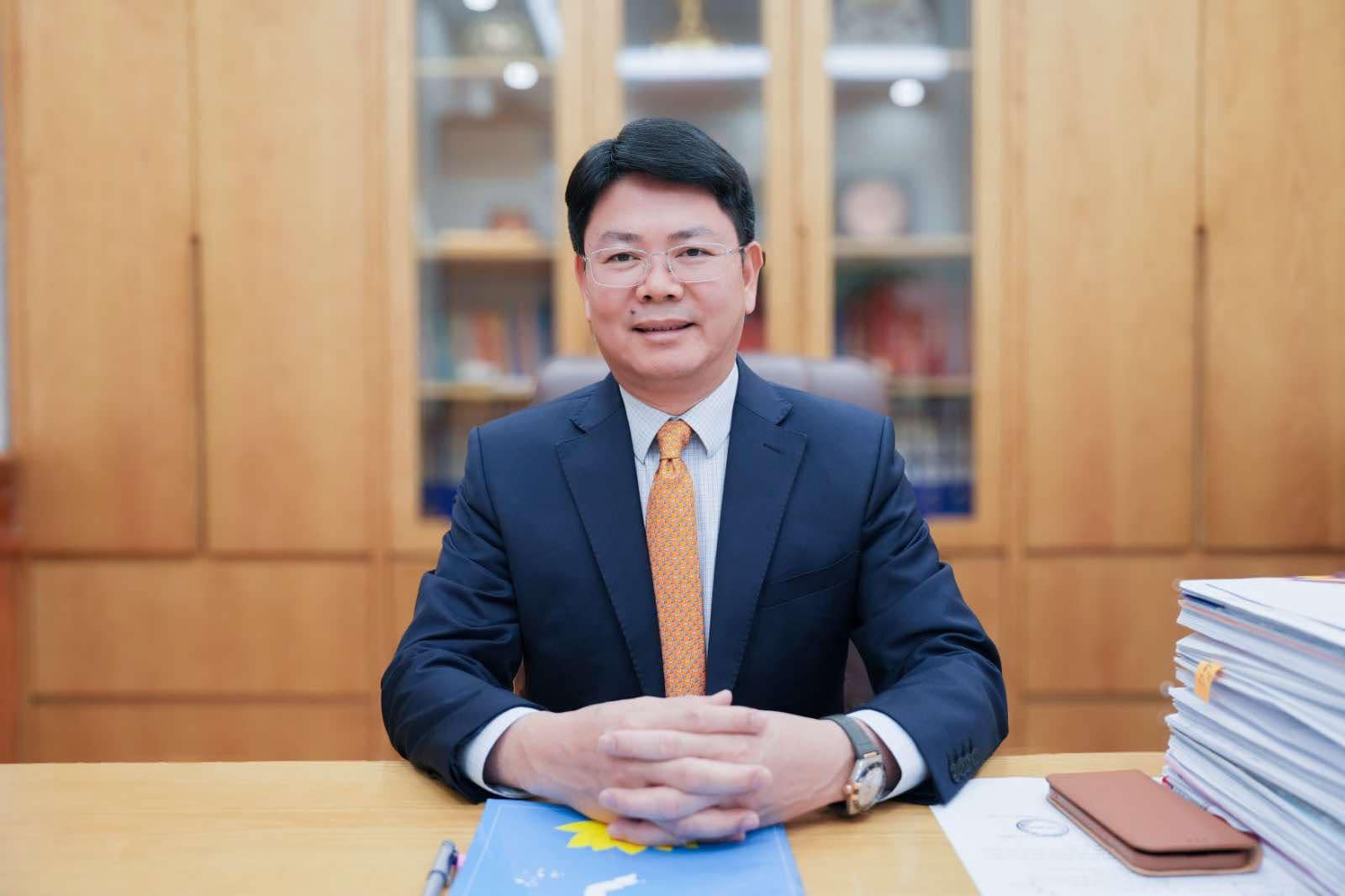 Ředitel školy Nguyen Thanh Tinh.jpg