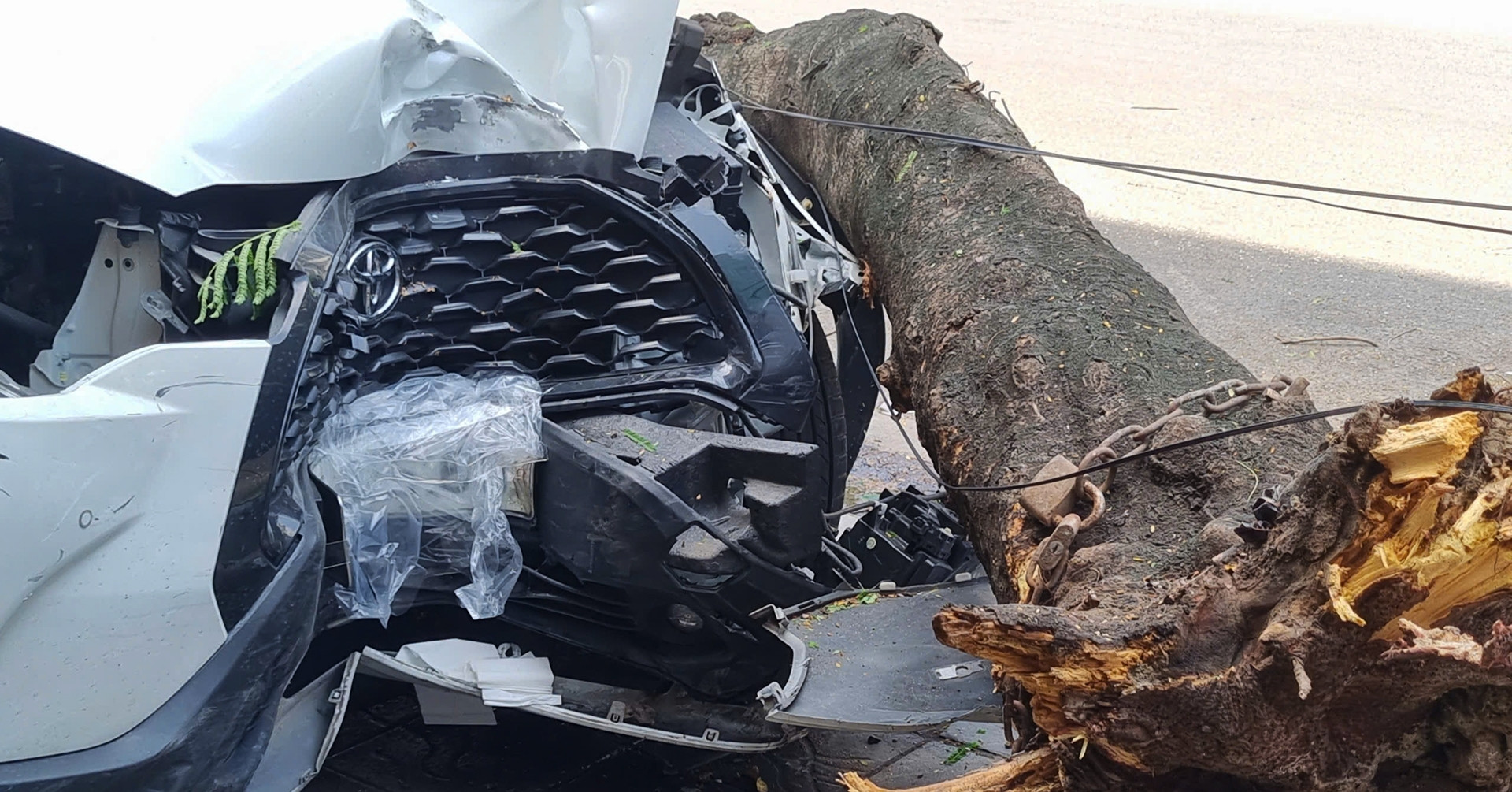 Từ vụ nữ tài xế lái Toyota đâm loạt xe máy: Giải mã hiện tượng đạp nhầm chân ga