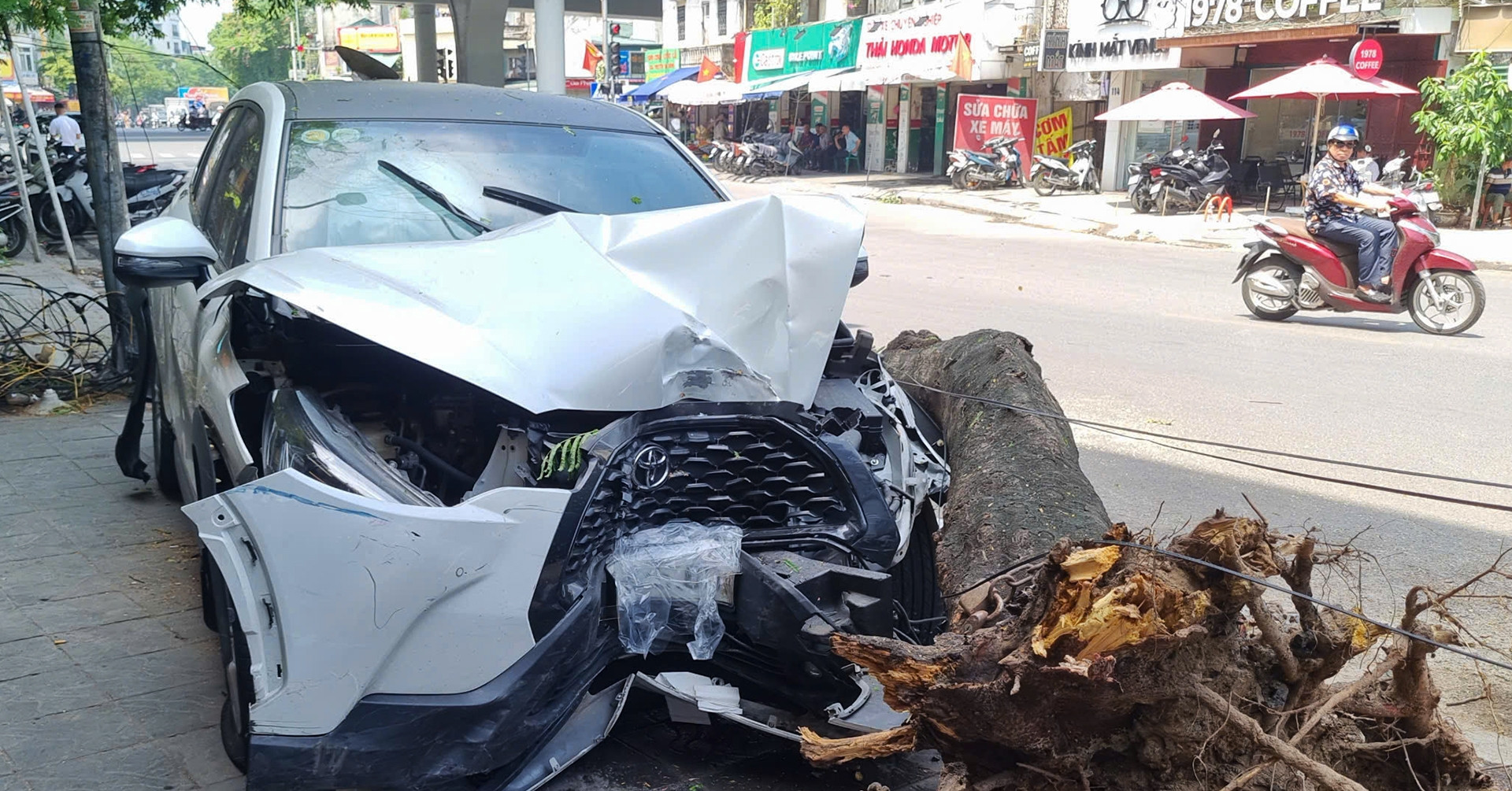 Vụ ô tô tông loạt xe máy ở Hà Nội: Chuyển cơ quan điều tra làm rõ nguyên nhân