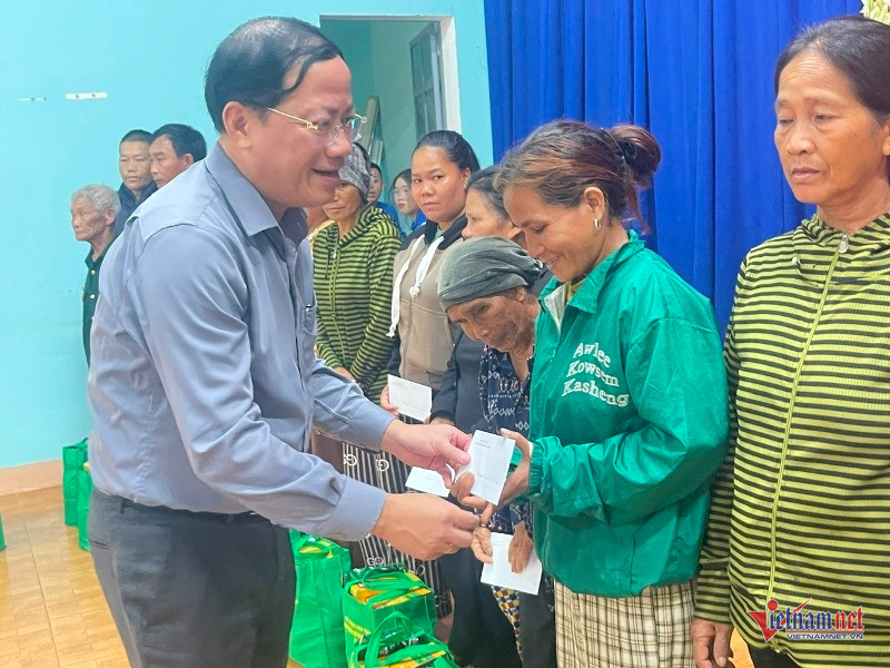 W-Làm việc xã biên giới 2.jpg