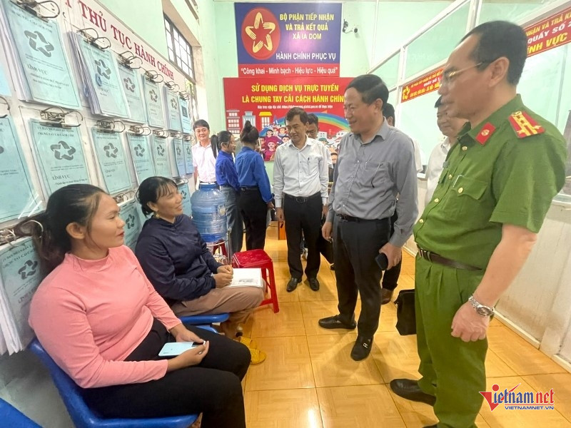 W-Làm việc xã biên giới 3.jpg