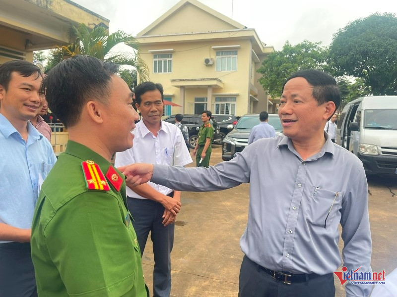 W-Làm việc xã biên giới 4.jpg