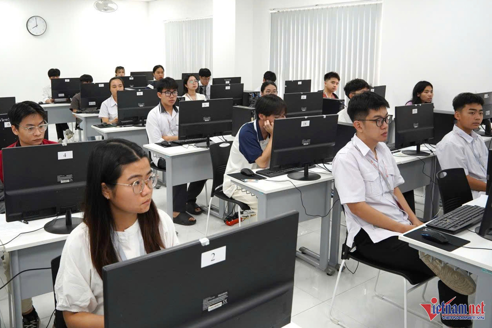 W-thi tin hoc van phong 00 1.jpg