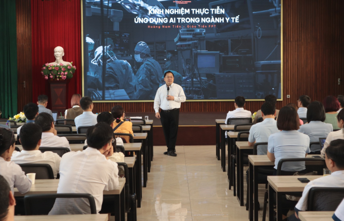 Buổi giảng cuối, ông Hoàng Nam Tiến có dấu hiệu bệnh tim, phải dừng đột ngột