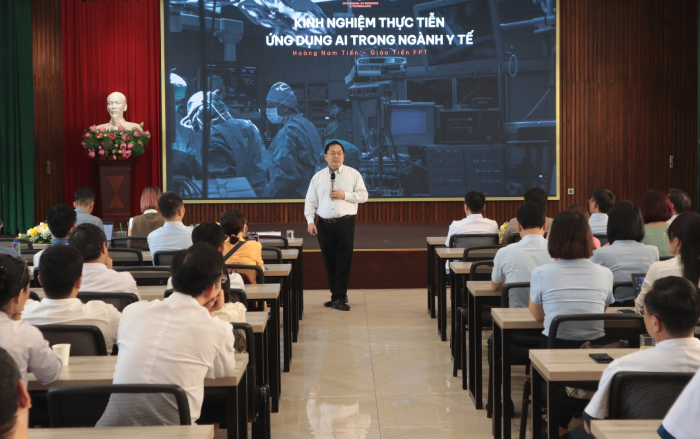 Buổi giảng cuối, ông Hoàng Nam Tiến có dấu hiệu bệnh tim, phải dừng đột ngột 1 BV e ong hoang.png