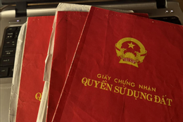 Chồng để bố mẹ đứng tên sổ đỏ mảnh đất mua chung, ly hôn vợ có 'trắng tay'?