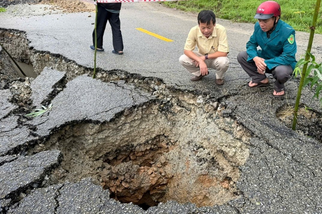 ‘Hố tử thần' xuất hiện trên quốc lộ
