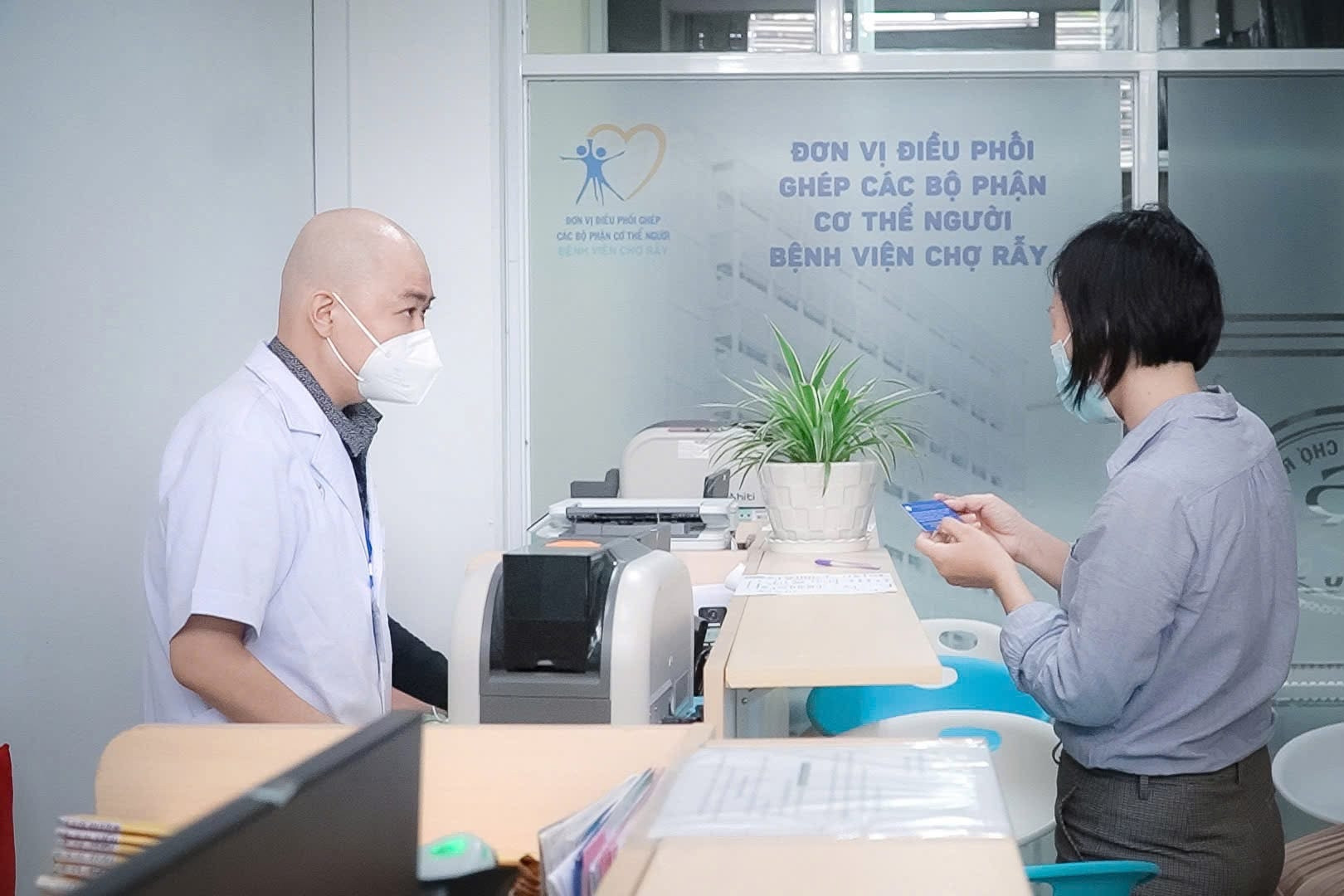 Mạo danh nhân viên Bệnh viện Chợ Rẫy yêu cầu đóng tiền để nhận thẻ hiến tạng