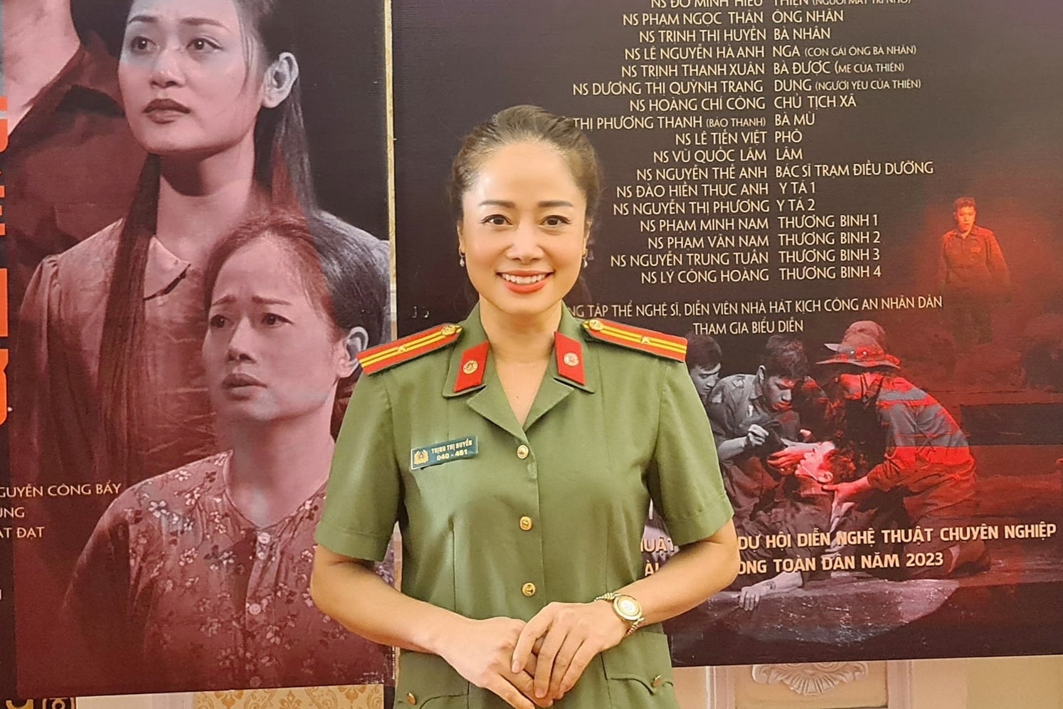 Nữ diễn viên đóng bí thư xã trên phim giờ vàng VTV là Thiếu tá công an