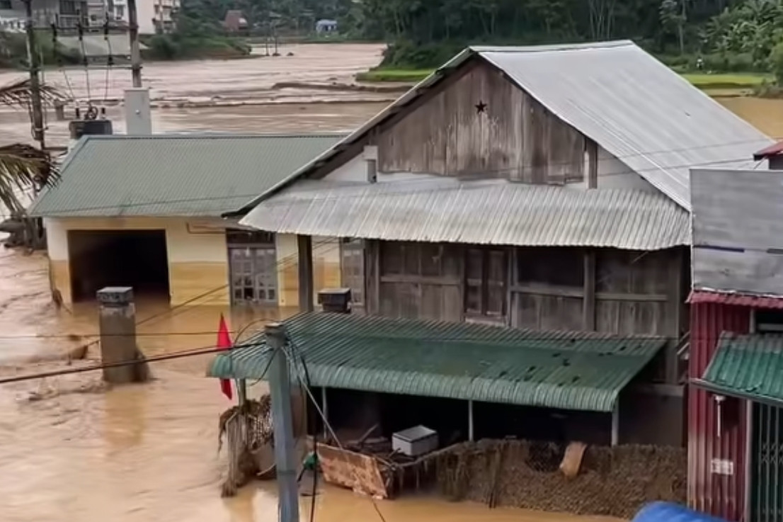 Sông Mã nước dâng cao đột ngột, sắp chạm đỉnh lũ lịch sử 50 năm trước