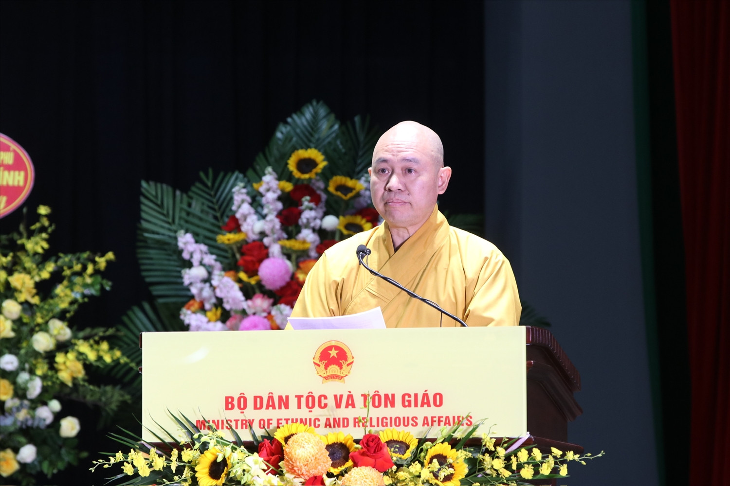 Thượng tọa Thích Đức Thiện, Phó Chủ tịch kiêm Tổng Thư ký Hội đồng Trị sự Giáo hội Phật giáo Việt Nam chia sẻ tại Lễ kỉ niệm. (Ảnh: Hoàng Quý)