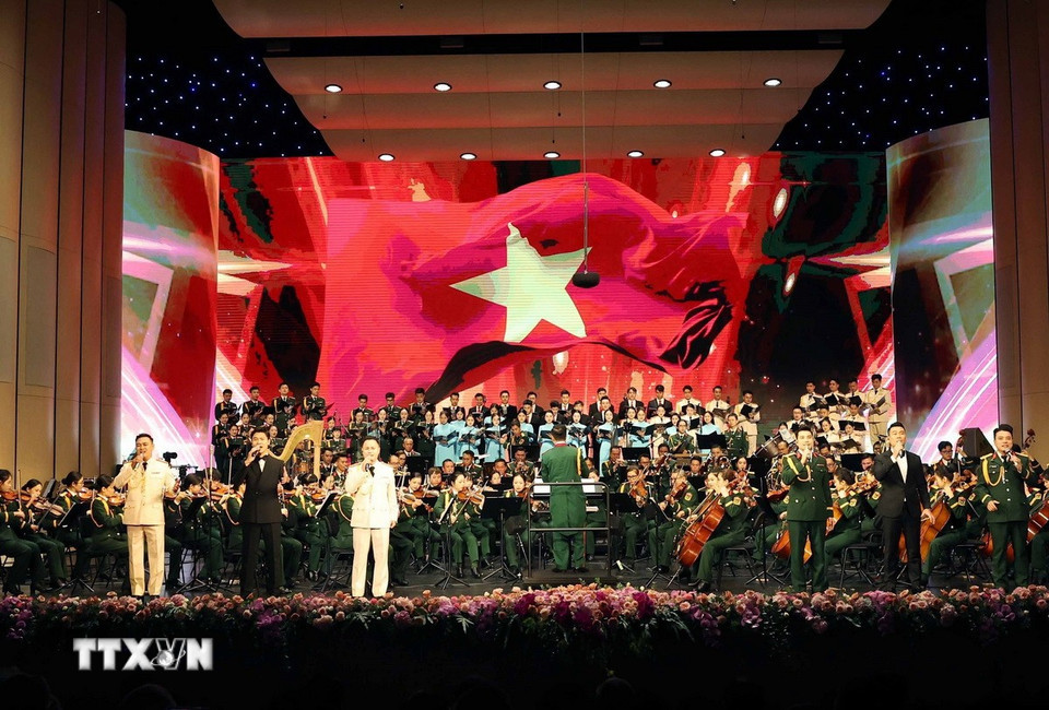 tong bi thu du chuong trinh nghe thuat giao huong thinh phong2.jpg