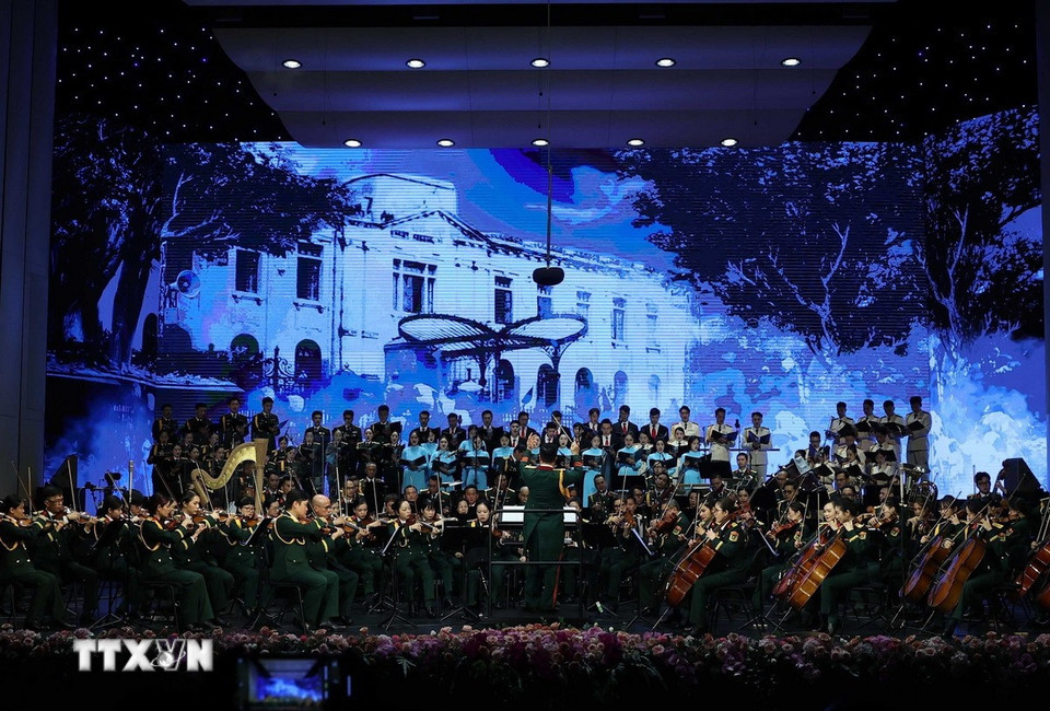 tong bi thu du chuong trinh nghe thuat giao huong thinh phong4.jpg