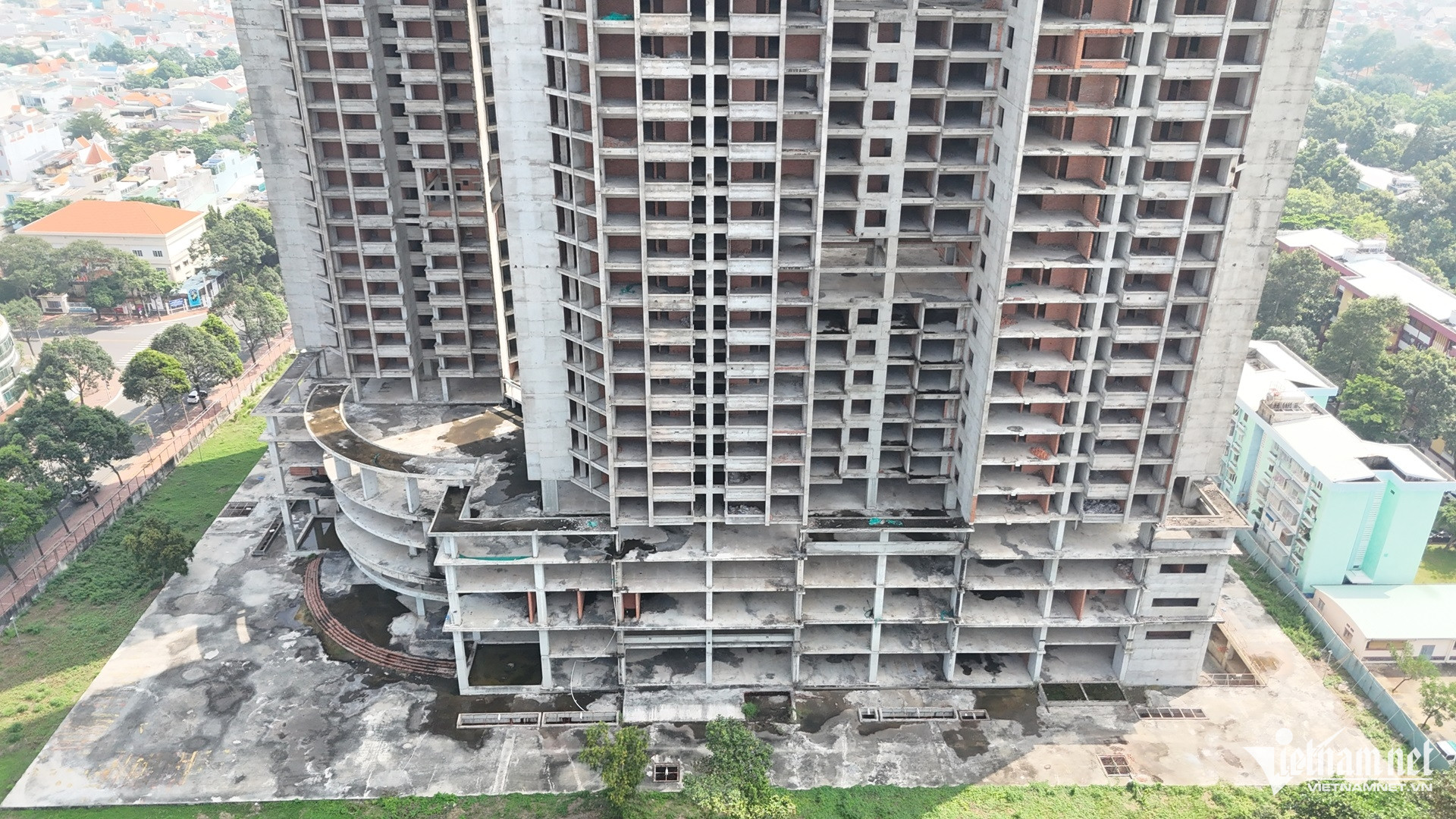 W-Cận cảnh tòa nhà hh1 cao 32 tầng ở tphcm bị thanh tra 5.JPG.jpg