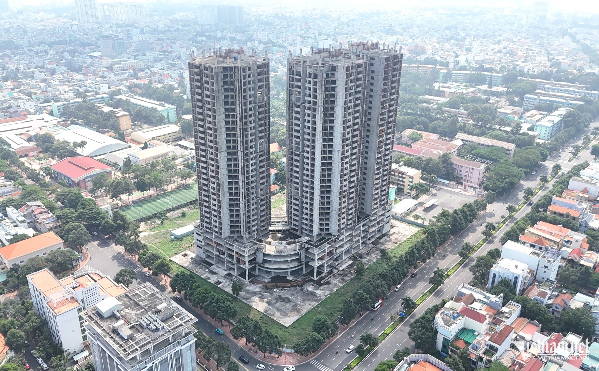 W-Cận cảnh tòa nhà hh1 cao 32 tầng ở tphcm bị thanh tra.JPG.jpg