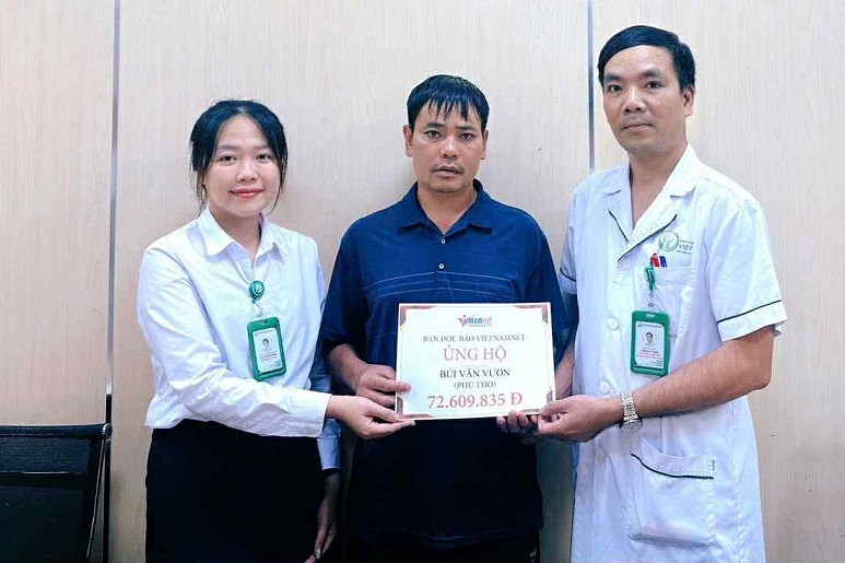 Báo VietNamNet trao hơn 72 triệu đồng giúp đỡ anh Bùi Văn Vươn bị bệnh tim
