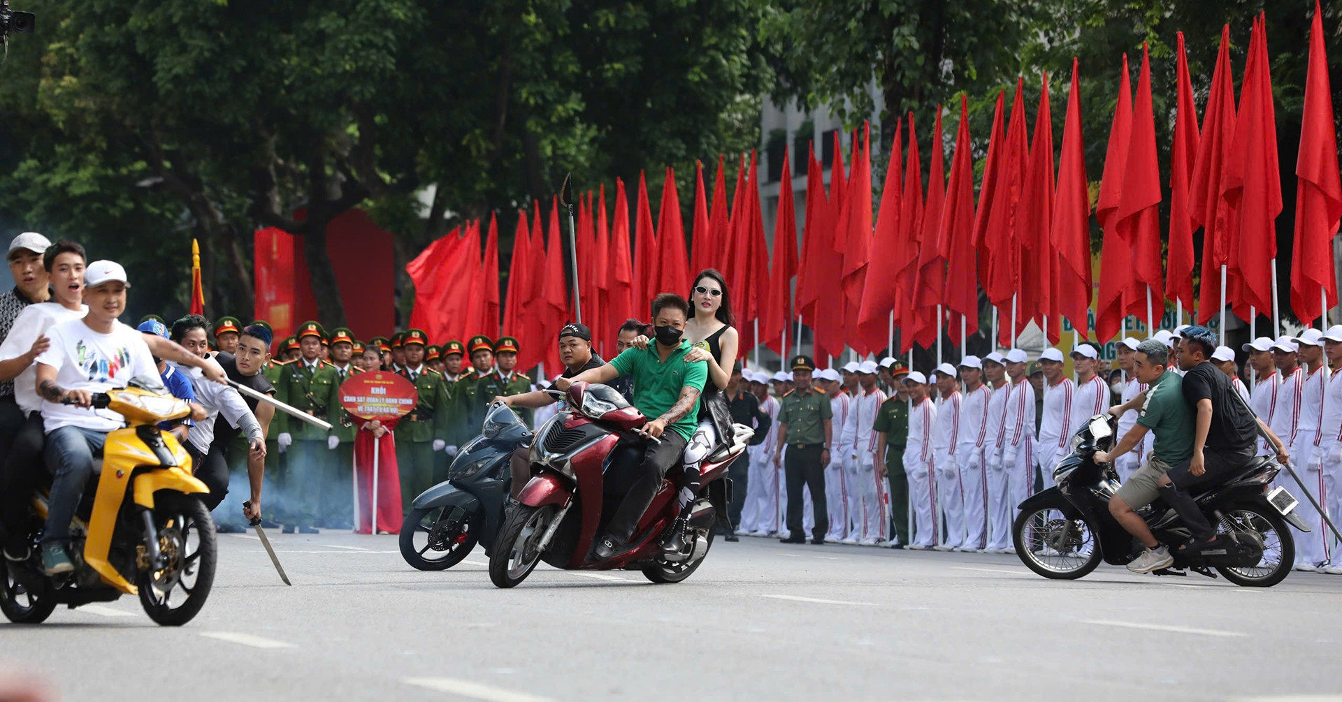 Chân dung thiếu tá công an nhập vai "girl phố" ...